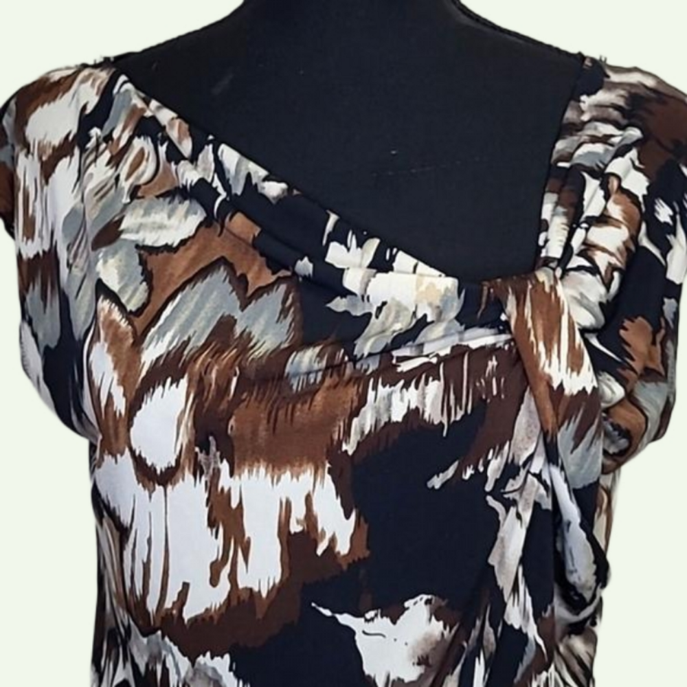 Susan Lawrence sleeveless brown black and cream top. Size M.